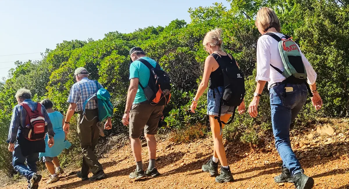 Wir wandern in Richtung Meer auf der Infotour Chalkidiki in Griechenland