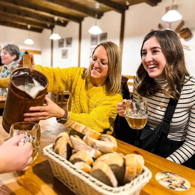 Franziska Häßlein und Jane Melber auf Betriebsausflug bei Pilsner Urquell