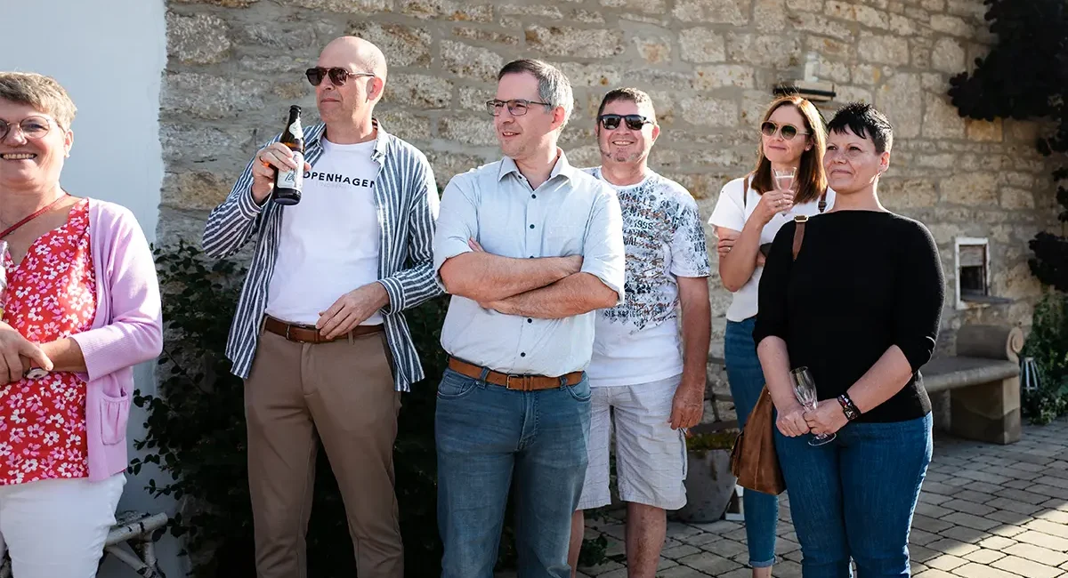 Unsere Teamleiter Bernd Hanselmann, Christoph Pressler und Barbara Nied auf dem Sommerfest 2026
