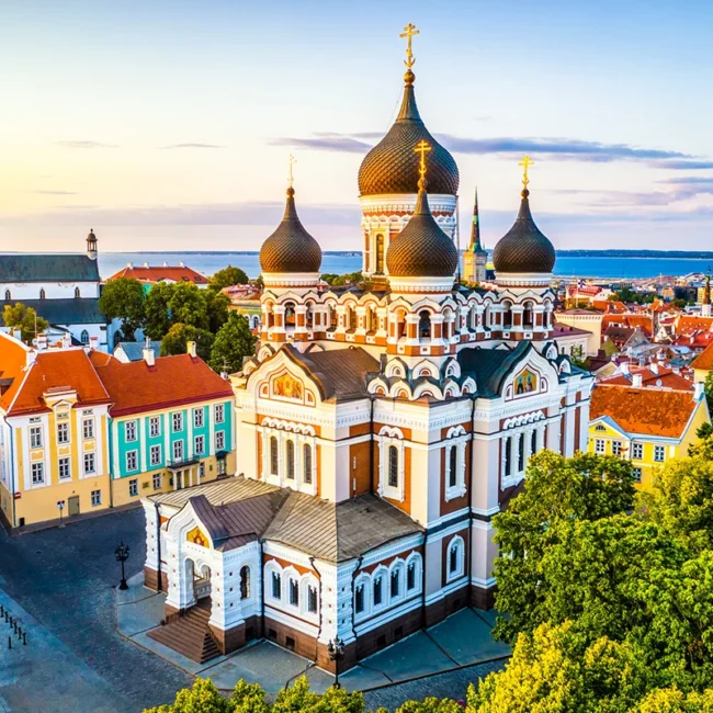 Alexander-Newski-Kathedrale in Tallinn, orthodoxe Kathedrale mit schwarzen Zwiebeltürmen